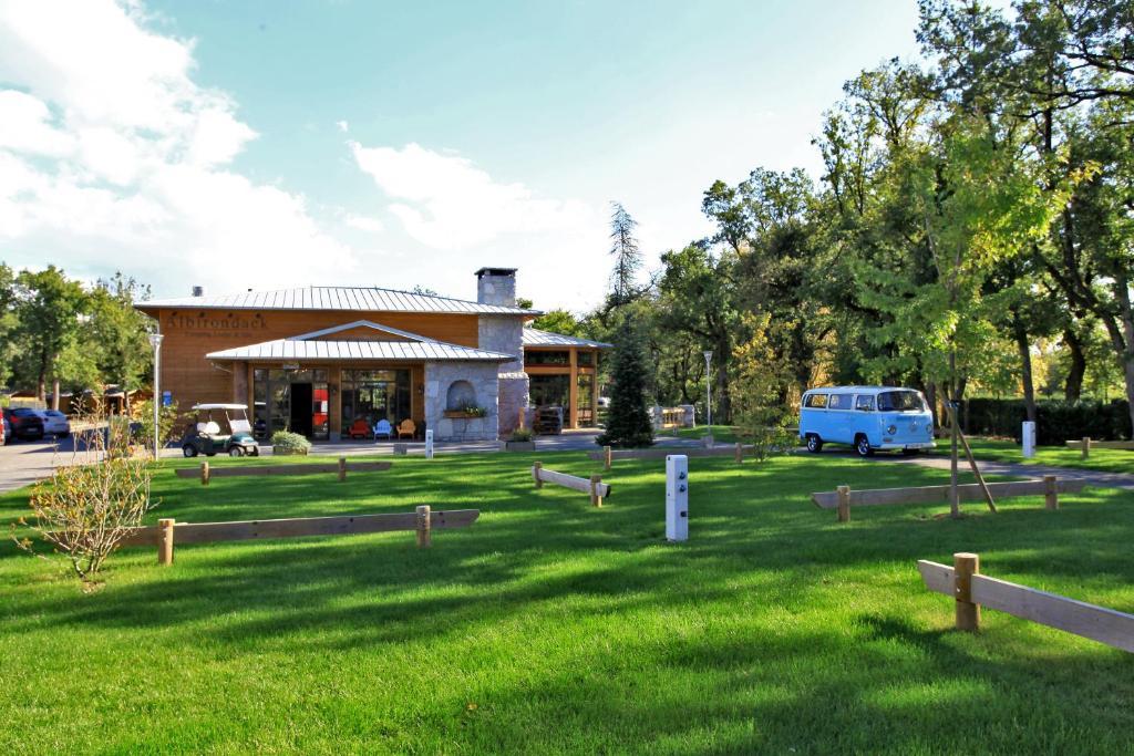Albirondack Camping Lodge & Spa ภายนอก รูปภาพ