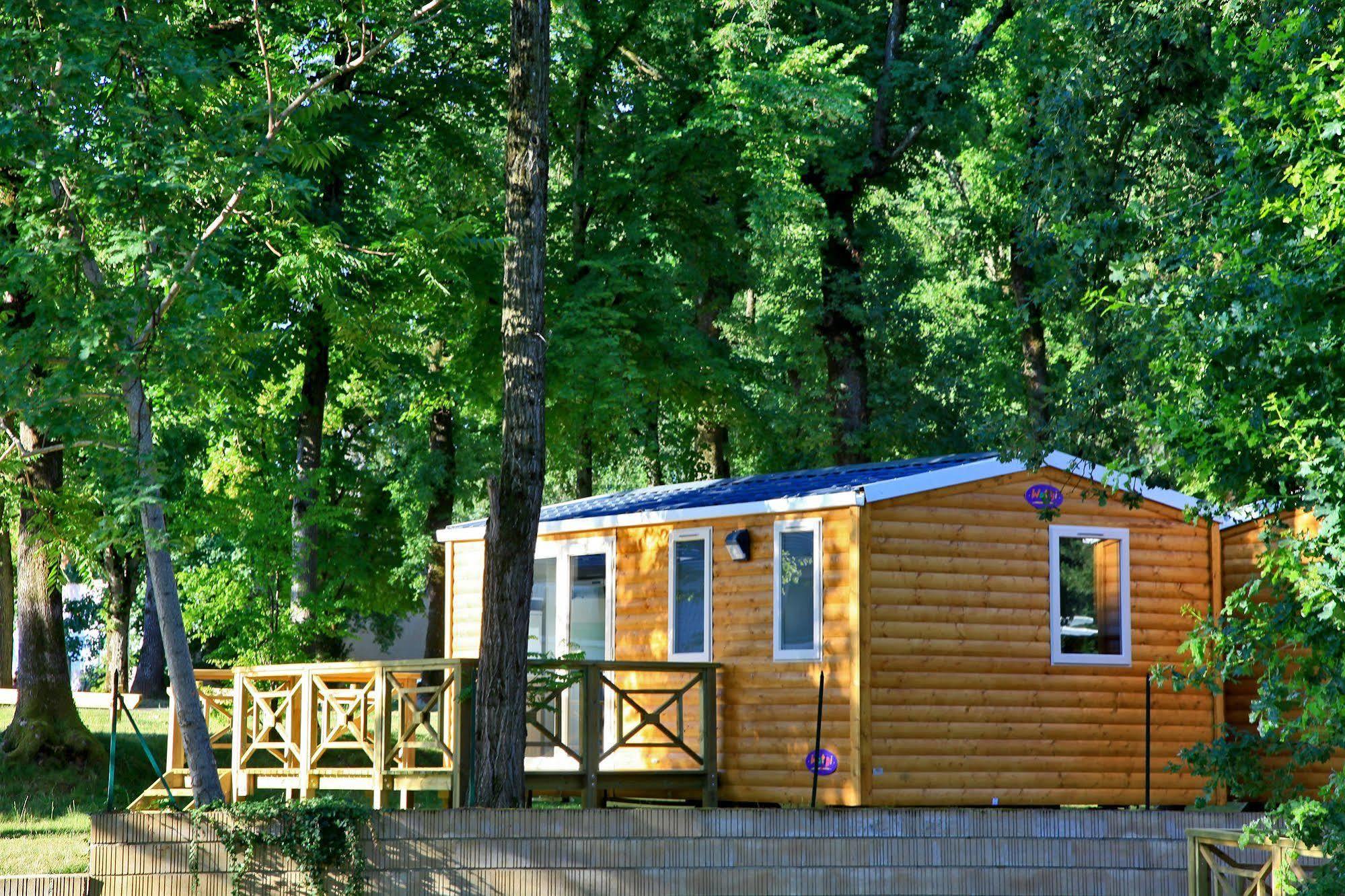 Albirondack Camping Lodge & Spa ภายนอก รูปภาพ